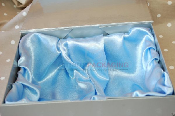 Satin Lined Attached Lid Packaging Boxes